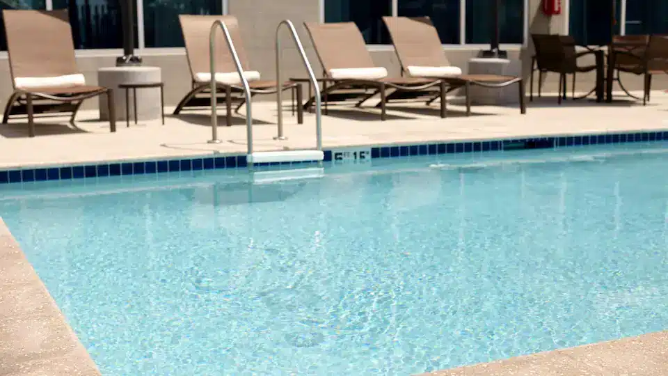 HP_P168_Prototype_Outdoor_Pool_2_65543.16×9